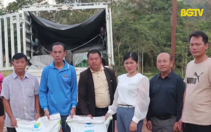 Hỗ trợ nông dân Xay-Sổm-Bun (Lào) chăn nuôi thủy sản