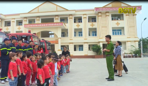Hoạt động trải nghiệm cùng chiến sĩ cảnh sát phòng cháy chữa cháy