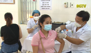 Hơn 11,6 nghìn cán bộ, giáo viên được tiêm vắc xin phòng Covid- 19