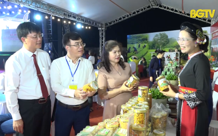 Khai mạc Lễ hội xúc tiến tiêu thụ gà đồi Yên Thế