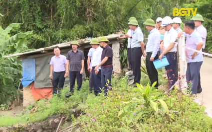 Khẩn trương triển khai phương án xử lý sự cố sạt lở bờ sông Thương