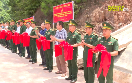 Khánh thành đường lên mốc biên giới và tượng đài Bác Hồ 