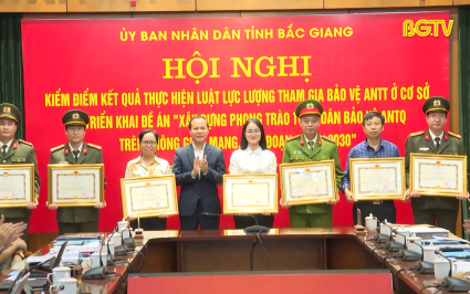 Cổ vũ, động viên lực lượng tham gia bảo vệ ANTT ở cơ sở tích cực thi đua 
