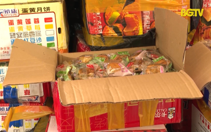 Kiểm tra xe ô tô phát hiện 12.000 bánh trung thu không rõ nguồn gốc