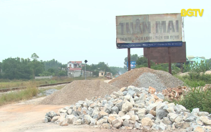 Lạng Giang: Đường giao thông bị chiếm dụng 