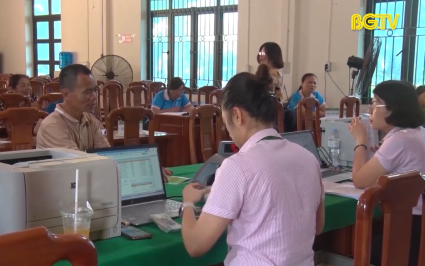 Lạng Giang giải ngân cho vay hỗ trợ thiệt hại sau bão số 3