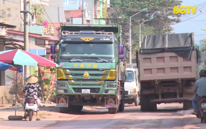  Lạng Giang: Phức tạp hoạt động của xe tải trọng lớn 