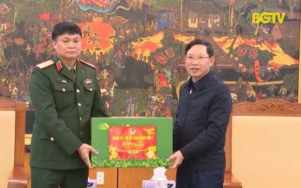 Lãnh đạo Quân khu 1 chúc Tết tỉnh Bắc Giang 