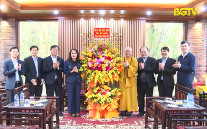 Lãnh đạo tỉnh, các cơ quan thăm tặng quà Tết các đơn vị, hộ nghèo