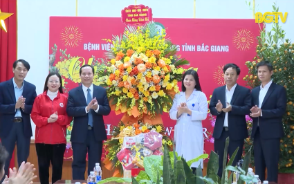 Lãnh đạo tỉnh, các cơ quan thăm tặng quà Tết các đơn vị, người có công, hộ nghèo