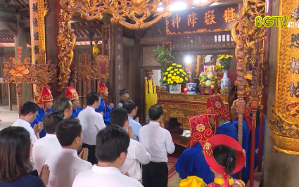 Lãnh đạo tỉnh dâng hương tại các di tích lịch sử ATK II