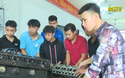 Liên kết với doanh nghiệp đào tạo nghề, giải quyết việc làm