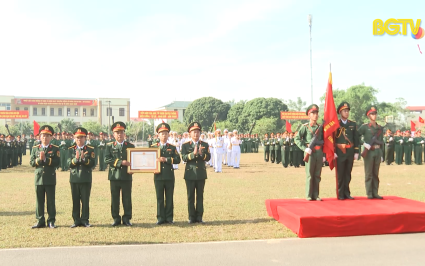 Lữ đoàn 164 đón nhận Huân chương Bảo vệ Tổ quốc hạng Nhất