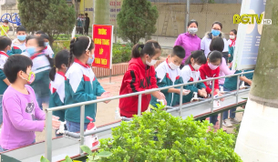 Lục Nam: Học sinh vùng mới tháo dỡ cách ly phấn khởi trở lại trường