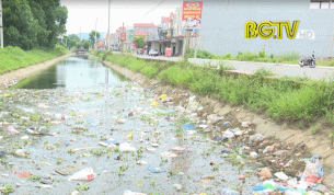 Lục Nam: Tràn ngập rác thải trên các tuyến kênh mương