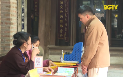 Minh bạch hoạt động quản lý thu, chi tiền công đức 