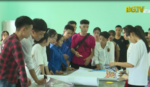 "Một ngày làm sinh viên" - Chương trình trải nghiệm thiết thực cho học sinh