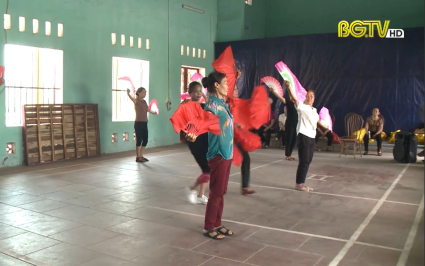 Người cao tuổi yêu văn nghệ