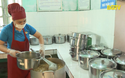Nhiều giải pháp nâng cao chất lượng, bảo đảm an toàn bữa ăn học đường
