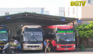 Nhiều người vẫn chủ quan không đeo khẩu trang ở khu vực bến xe
