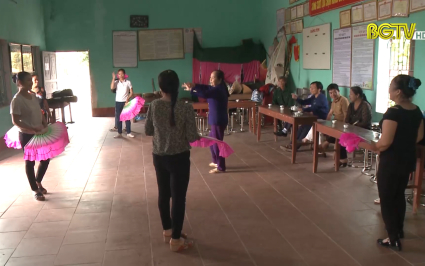 Những phụ nữ đam mê hát Chèo 