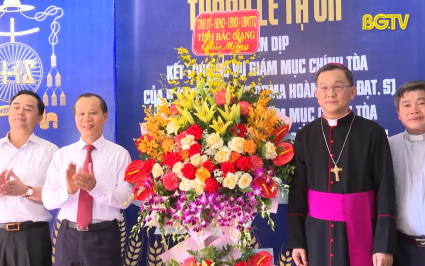 Chúc mừng các đức giám mục tại nhà thờ Chính tòa giáo phận Bắc Ninh
