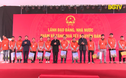PCT Quốc hội thăm, tặng quà hộ nghèo, công nhân lao động