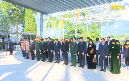 Đoàn công tác tỉnh Bắc Giang viếng Nghĩa trang Vị Xuyên 