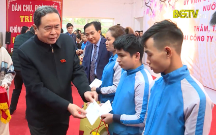 PCT Thường trực Quốc hội chúc Tết, tặng quà tại Bắc Giang 
