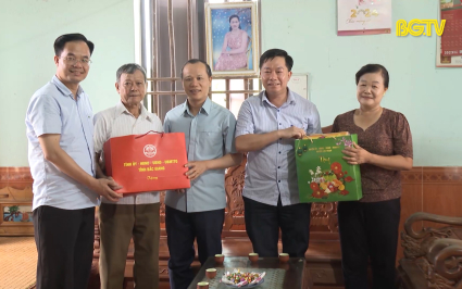 PCT TT UBND tỉnh thăm, tặng quà thương binh huyện Lục Ngạn