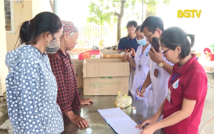 Phân bổ 3,6 tấn cloraminb và nhiều hoá chất vệ sinh môi trường sau bão lũ 