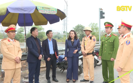 PBT Thường trực Tỉnh uỷ Nguyễn Thị Hương thăm, tặng quà Tết một số đơn vị