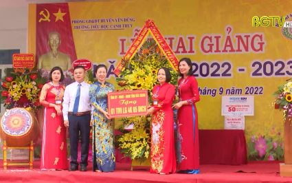 Phó Bí thư TT Tỉnh ủy dự khai giảng năm học 2022-2023 tại huyện Yên Dũng