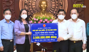Phó Chủ tịch nước trao tặng ủng hộ phòng chống dịch Covid-19 tại Bắc Giang