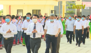 Phó Chủ tịch Thường trực UBND tỉnh dự khai giảng năm học mới