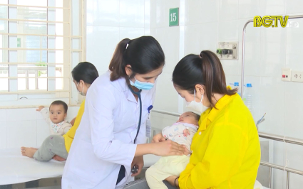 Phòng bệnh viêm phổi cho trẻ thời điểm giao mùa