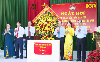 Quyền Chủ tịch UBND tỉnh dự Ngày hội Đại đoàn kết toàn dân tộc tại TP Bắc Giang