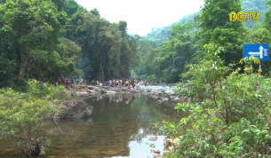 Rừng nguyên sinh Khe Rỗ đón hàng nghìn khách dịp nghỉ lễ