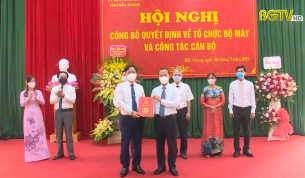Sáp nhập trường và công bố các quyết định về công tác cán bộ