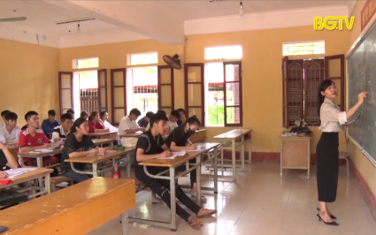 Sơn Động: Hỗ trợ học sinh khó khăn trong Kỳ thi tốt nghiệp THPT