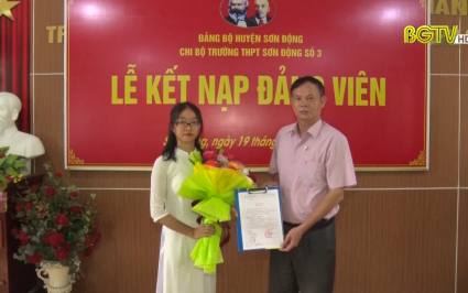 Sơn Động lần đầu tiên kết nạp đảng viên là học sinh