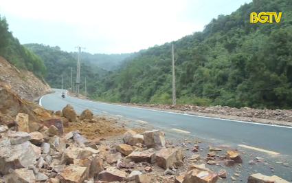 Sơn Động: Sạt lở đất đá tại đường tỉnh 291