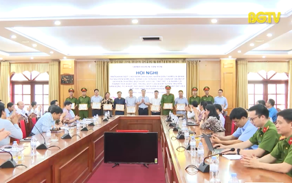 Tân Yên khen thưởng đột xuất đợt cao điểm thực hiện Đề án 06