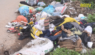 Tân Yên: Rác thải vứt tràn lan trên khu vực cầu Đen
