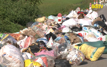 Tân Yên: Thị trấn Nhã Nam nhiều tuyến đường ngập rác