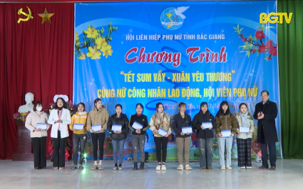Tặng 200 suất quà Tết cho nữ công nhân có hoàn cảnh khó khăn