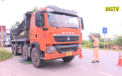 Tăng cường đảm bảo trật tự giao thông dịp cuối năm trên đường tỉnh 293