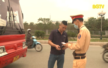 Tăng cường kiểm tra xe đưa đón công nhân