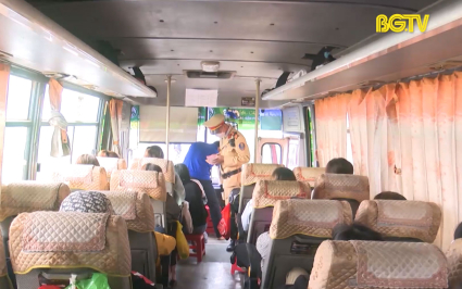Tăng cường kiểm tra xe ô tô vận tải hành khách trên đường tỉnh 293