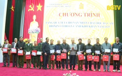 Tặng quà Tết cho nạn nhân chất độc da cam Dioxin tại huyện Lục Nam 